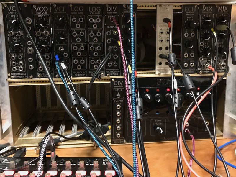 Bestand:Modular-synthesizer.jpg